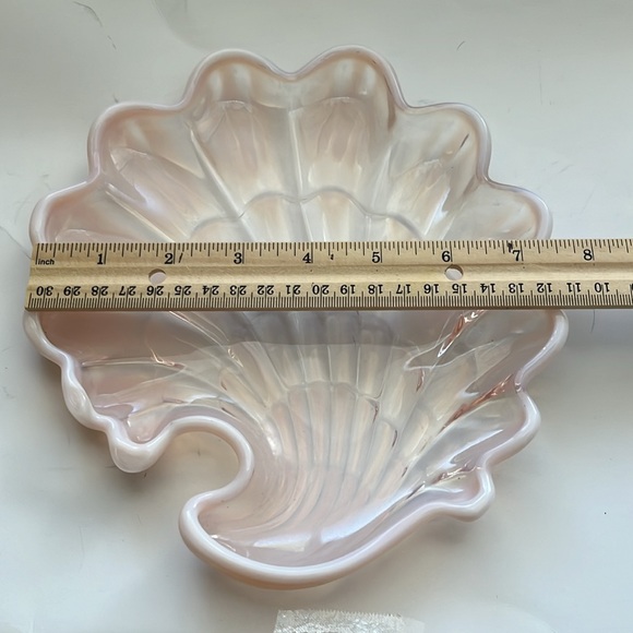 Duncan & Miller Sanibel Pink Opalescent Shell Shaped Dish - Picture 5 of 8